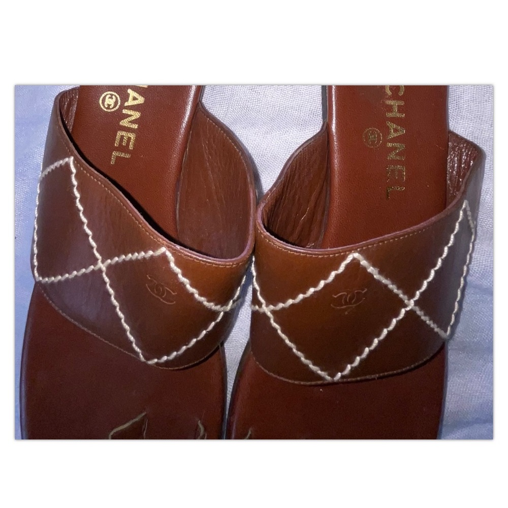 Chanel Toe Ring Leather Flip Flops 40 - image 4